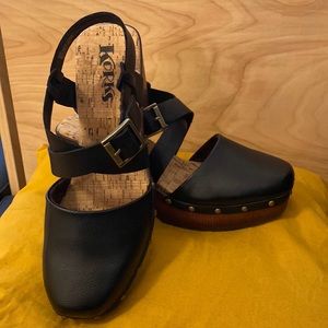 Really cute platform Sandler with cris cross strap